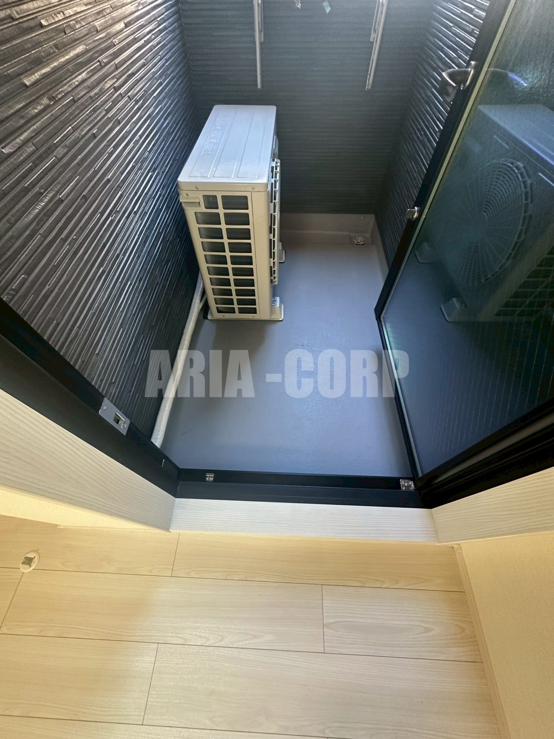 バルコニー　バルコニー、室内物干し、浴室乾燥と3箇所お洗濯物を干せます！