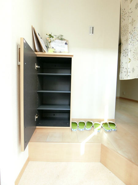 玄関　シューズボックスあります