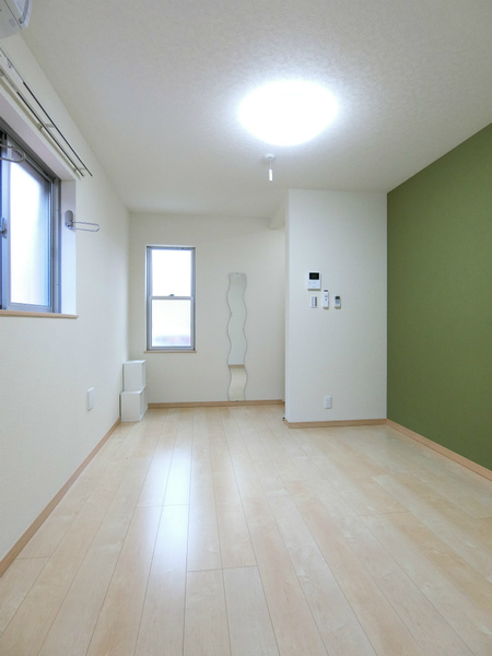 居室・リビング　2面採光のお部屋です