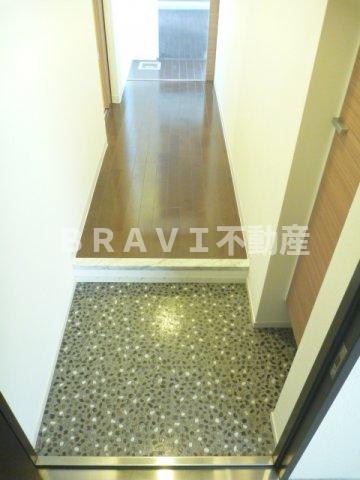 玄関　【アクアプレイス北浜】収納もある玄関です