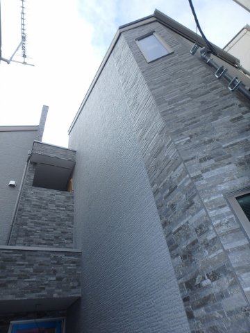 建物外観　「2016年2月築」の綺麗なデザイナーズルームです。