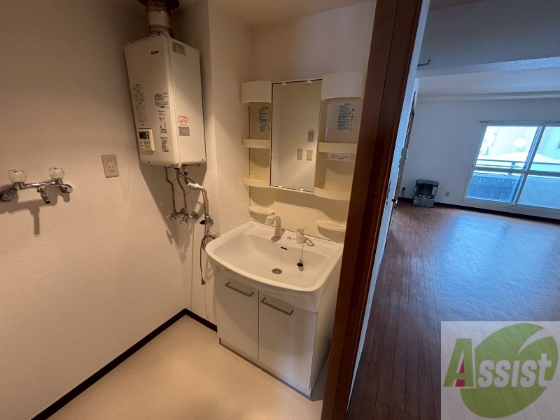 洗面設備　こちらに洗面台があります。朝の洗顔はこちらで。