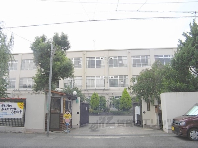 小学校　梅津北小学校（小学校）まで870m