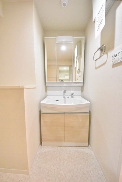 洗面設備　当該物件が建築中の為、同型物件の写真を使用しております。