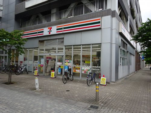 コンビニ　セブンイレブン篠崎駅西口店（コンビニ）まで518m