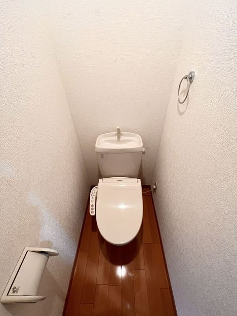 トイレ　温水洗浄機能付便座