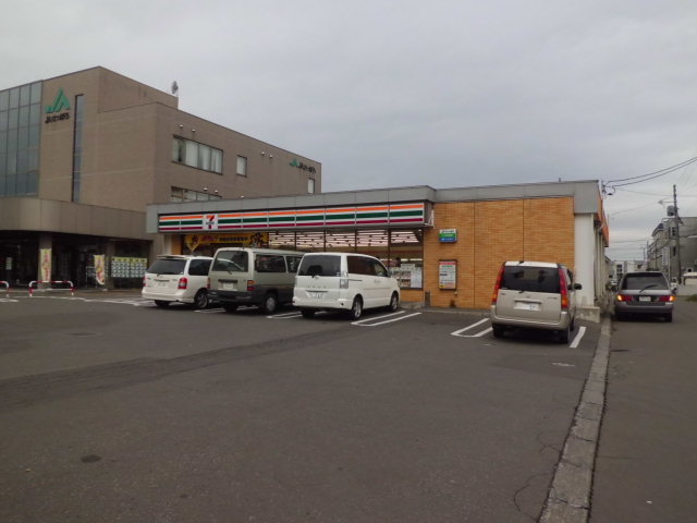 コンビニ　セブンイレブン札幌厚別中央5条店（コンビニ）まで57m