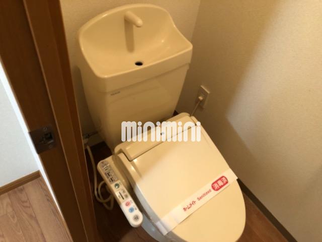 トイレ　温水洗浄便座です