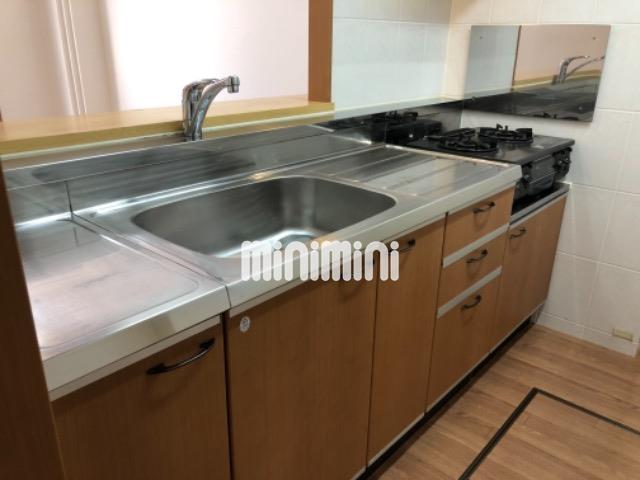 キッチン　コンロ付きの大きなキッチンです