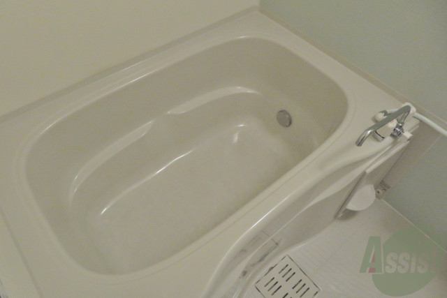 バス・シャワールーム　追い焚き機能がついているのでいつでも温かいお風呂に入れますよ