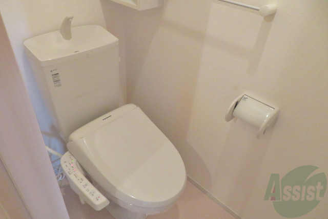 トイレ　トイレとお風呂は別にあるので清潔に使えていいですね～