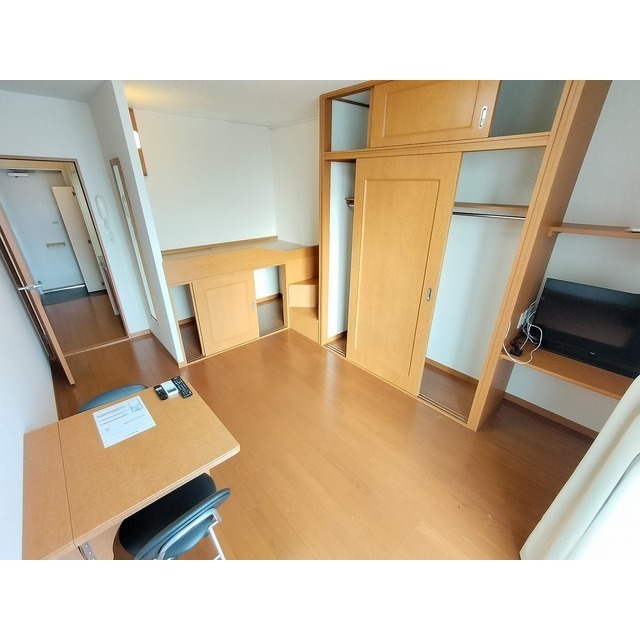 居室・リビング　同型写真　※絨毯部屋有