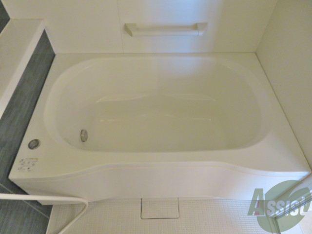 バス・シャワールーム　バスルームは広々としていてゆったり休めそうです。