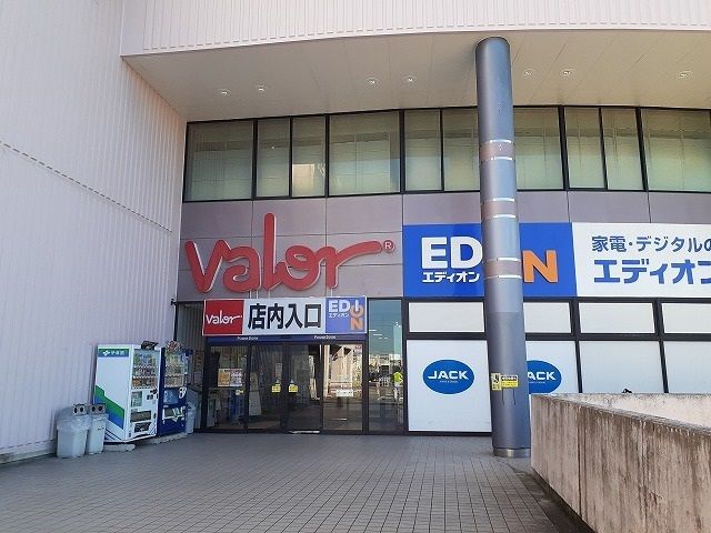 ショッピングセンター　バロー半田店（パワードーム内）（ショッピングセンター）まで650m