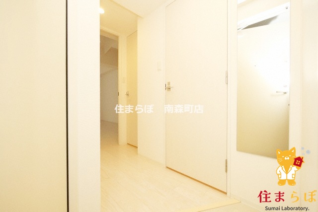 玄関　「気になったら、LINEで気軽に相談できますよ。」