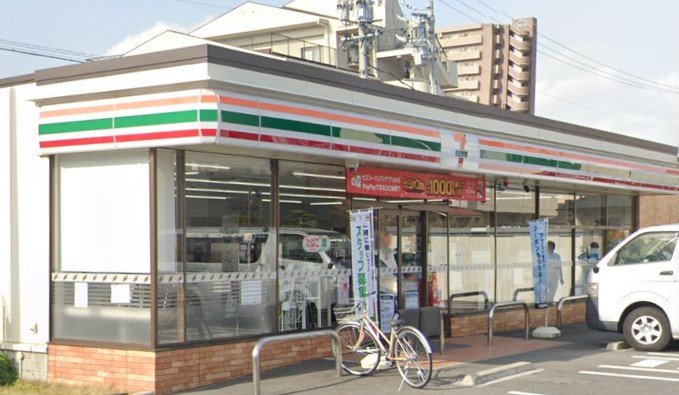 コンビニ　セブンイレブン 名古屋薬師通2丁目店（コンビニ）まで621m