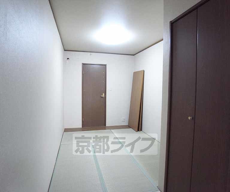 居室・リビング　落ち着いた和室部屋です。