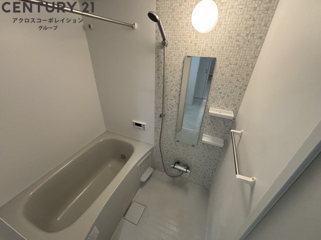 バス・シャワールーム　シンプルな浴室