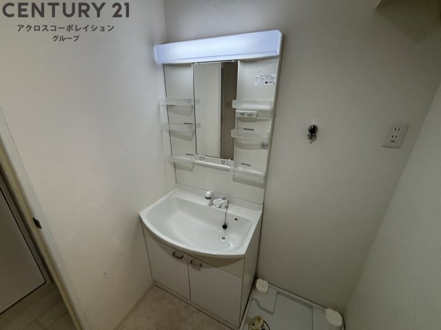 洗面設備　室内に洗濯機置き場があります