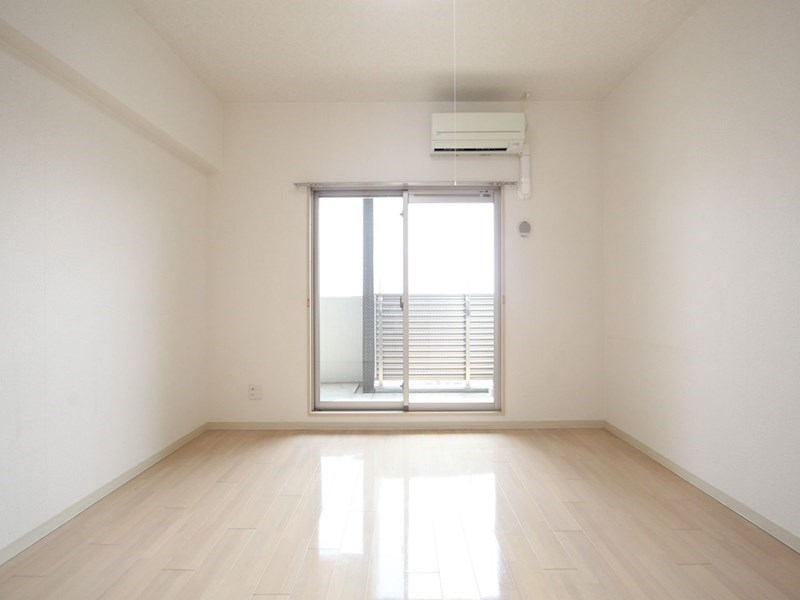 居室・リビング　洋室7帖　エアコン完備　バルコニー