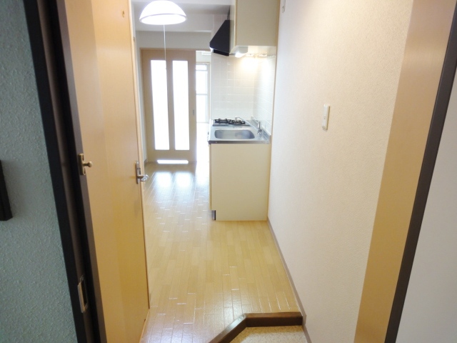玄関　同物件別号室の写真