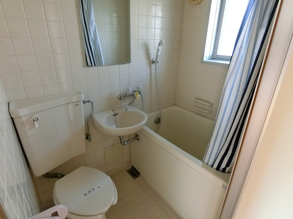 洗面設備　風通しの良いバスルーム