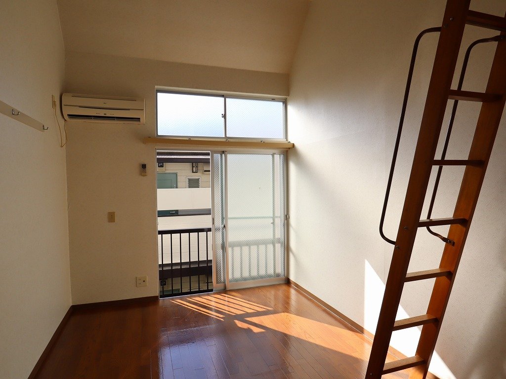 居室・リビング　日当り良好な２Ｆ部分　喫煙者契約不可