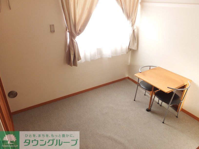 居室・リビング　カーペット仕様テーブルは折りたたみ可能