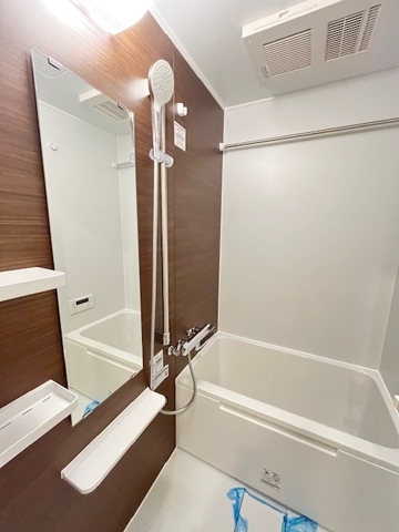 バス・シャワールーム　写真と現況が異なる場合は現況を優先いたします。