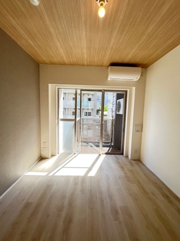 居室・リビング　写真と現況が異なる場合は現況を優先いたします。