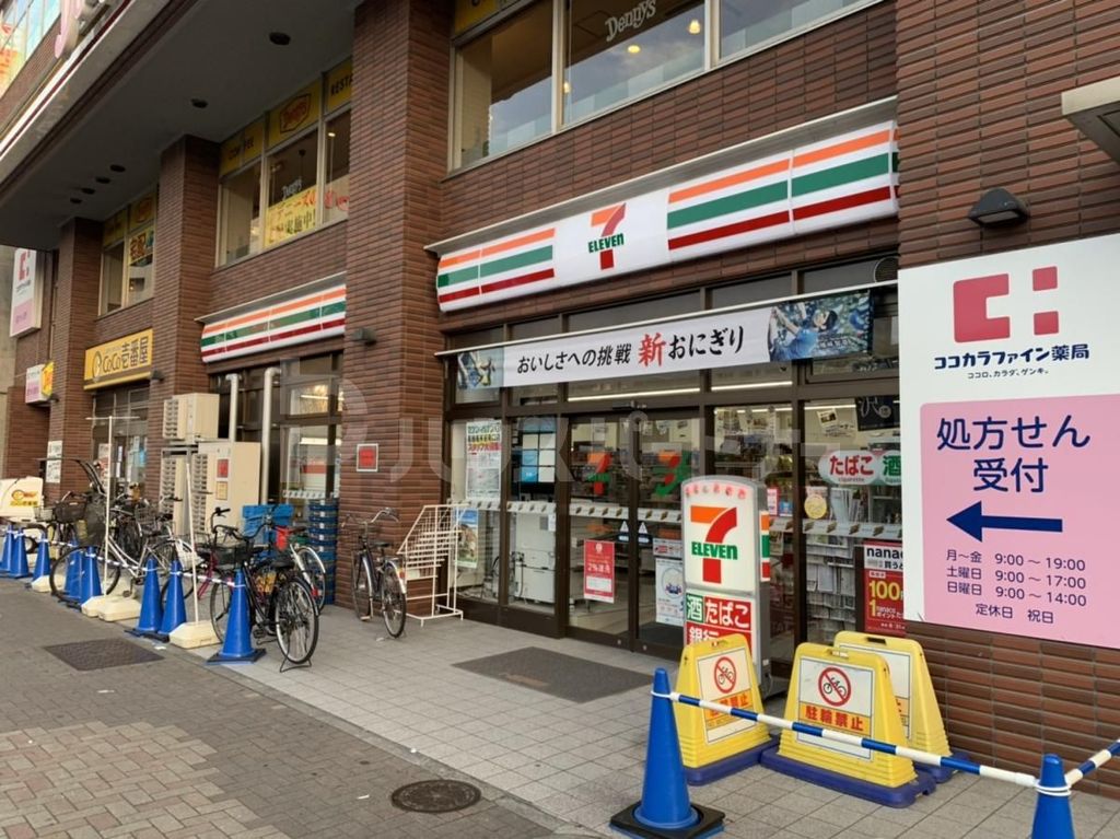 コンビニ　セブンイレブン葛飾亀有駅南口店（コンビニ）まで130m