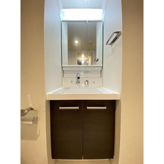 洗面設備　☆朝の支度に便利な独立洗面☆