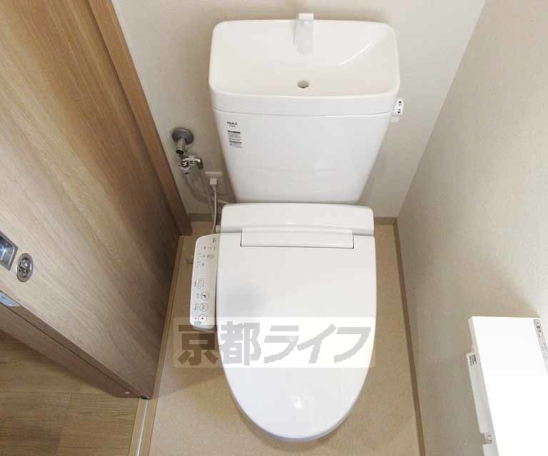 トイレ　勿論ウォシュレット付き