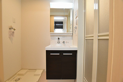 洗面設備　シャワー付洗面化粧台