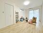 居室・リビング　綺麗な広いお部屋です（家具は設置例）
