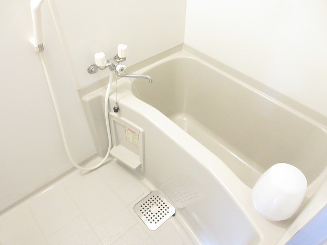 バス・シャワールーム　バスルームはこちらです。