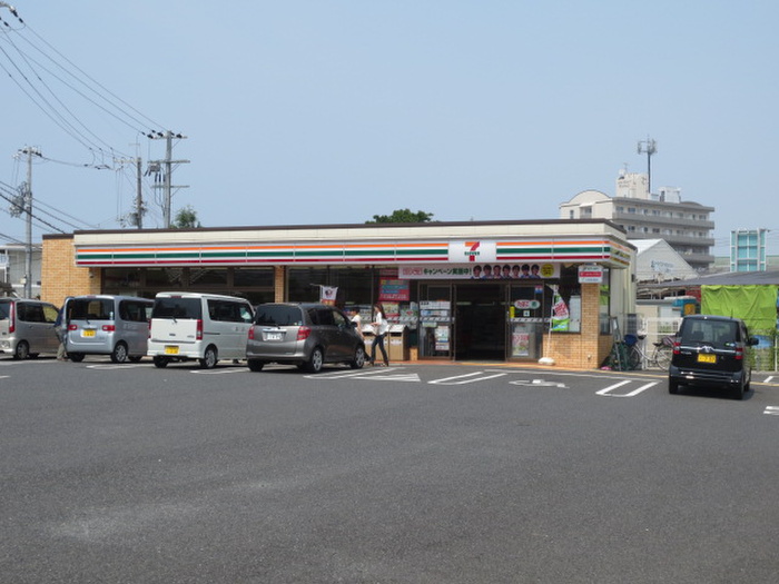 コンビニ　セブンイレブン（コンビニ）まで650m