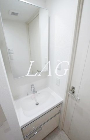 洗面設備　独立洗面台になります。