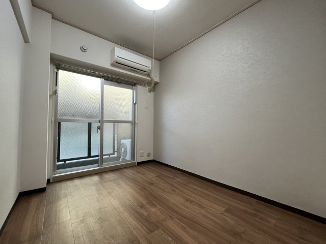 居室・リビング　エアコン・照明付きで初期費用を抑えられます♪