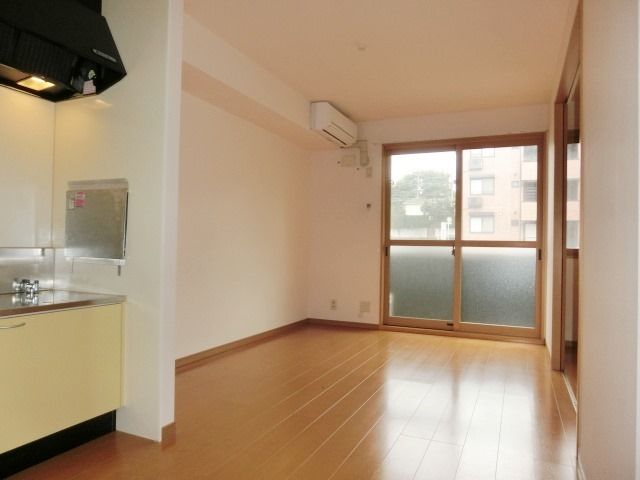 居室・リビング　奥行きがあり開放感のあるお部屋