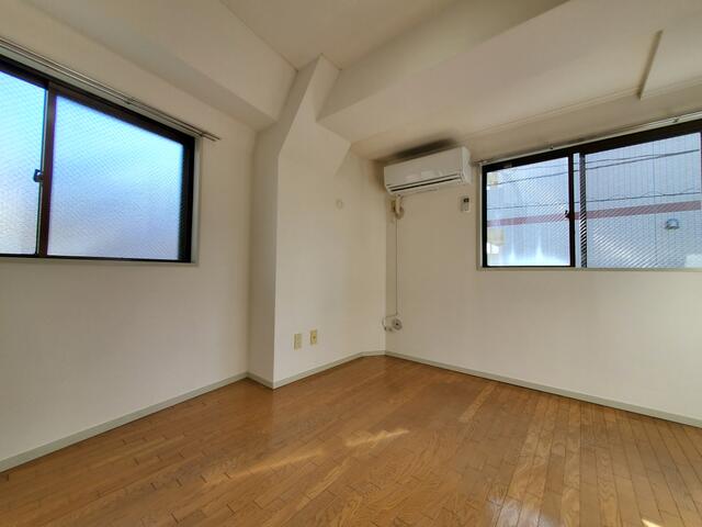 居室・リビング　こちらの居間で趣味の時間をお楽しみください