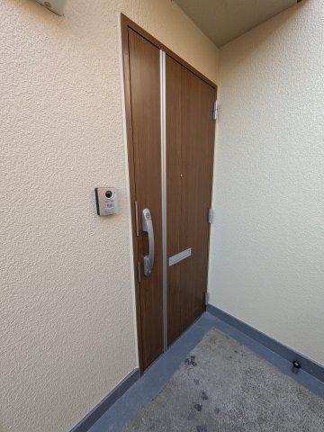 玄関　玄関の様子。カメラ付インターフォンもあります。