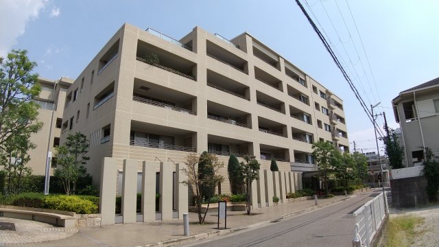 建物外観　オートロック付きで安心！宅配BOX付きで便利！