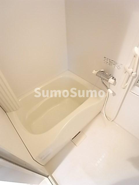 バス・シャワールーム　コンパクトで使いやすいお風呂です