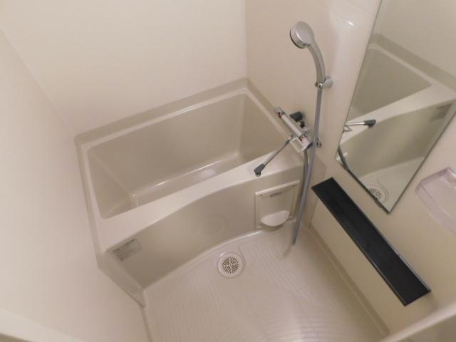 バス・シャワールーム　お湯に浸かって１日の疲れを癒やしてください