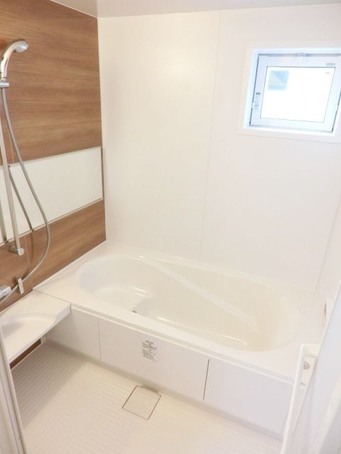 バス・シャワールーム　キレイなバスルーム！足を伸ばせる広さは魅力ですね！