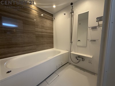 バス・シャワールーム　浴室乾燥機付きです♪