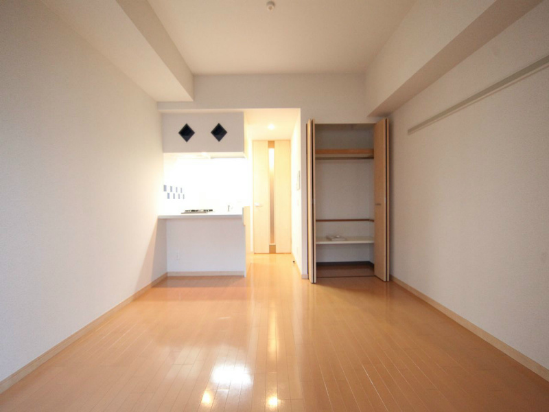 居室・リビング　洋室10.2帖　クローゼット付（収納充実してます）