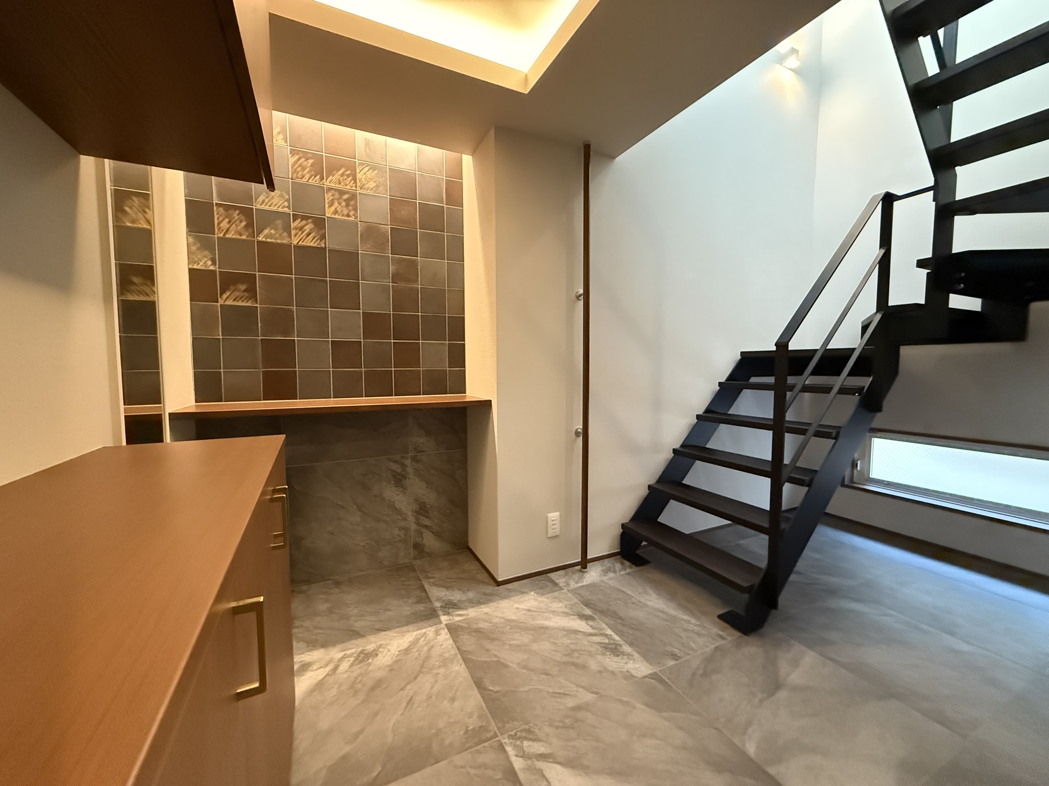 玄関　３階玄関で、広い空間