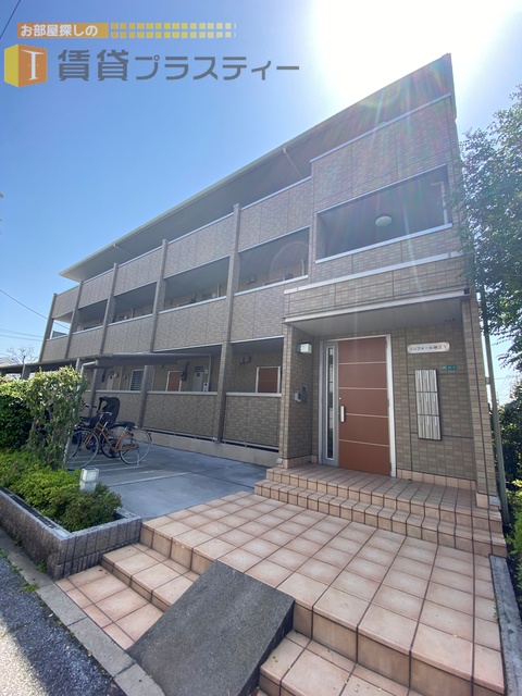 建物外観　角地に建つ日差し差し込むダイワハウス。